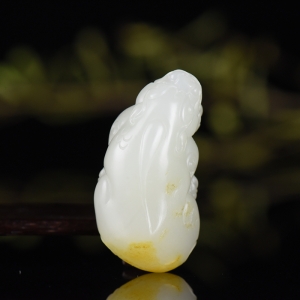 籽料和田白玉貔貅吊坠