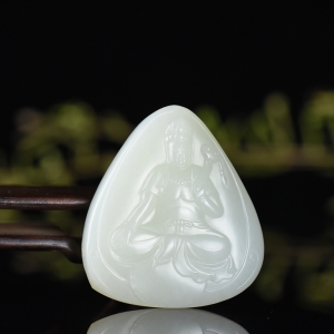 籽料和田白玉观音吊坠