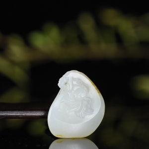 籽料和田白玉荷花吊坠