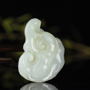 籽料和田白玉如意吊坠