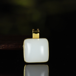 18K籽料和田白玉吊坠