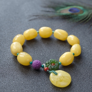 鸡油黄蜜蜡随形珠单圈手串