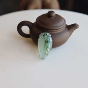 冰种飘花翡翠福瓜吊坠