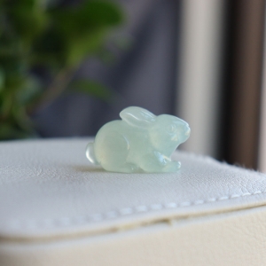 冰种浅绿翡翠兔子吊坠