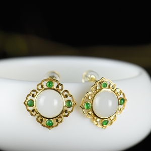 18K籽料和田白玉耳钉