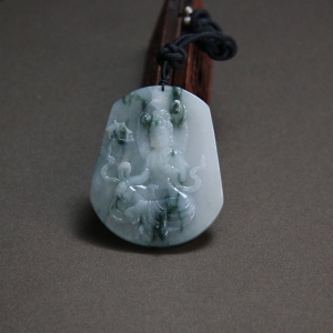 糯冰种飘花翡翠观音吊坠