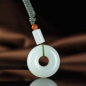 籽料和田白玉平安环吊坠