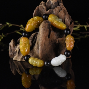 籽料和田玉黄沁十八罗汉手持