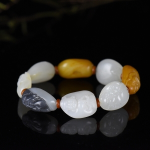 籽料和田玉八仙过海单圈手串