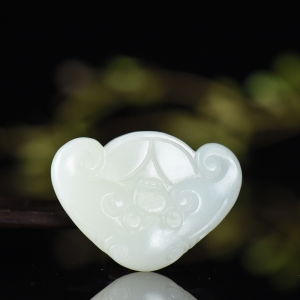 山料和田白玉福在眼前吊坠