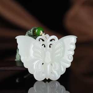 籽料和田白玉蝴蝶吊坠