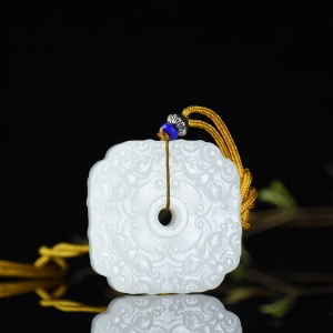 山料和田白玉守护平安扣吊坠