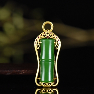 18K山料和田碧玉节节高吊坠