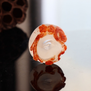 冰飘南红梅花扣吊坠