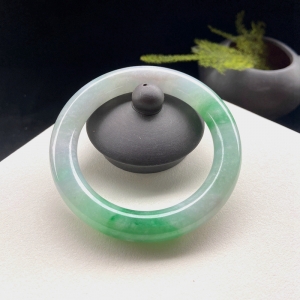 53.5mm糯种翠绿翡翠圆镯