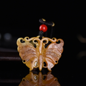 籽料和田玉黄沁蝴蝶吊坠