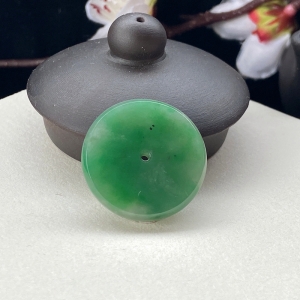 糯冰种翠绿翡翠平安扣吊坠