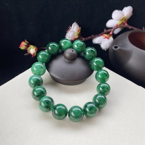 糯种带色翡翠手串