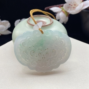糯冰种飘翠翡翠如意吊坠