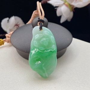 糯种翡翠翠绿一品清廉吊坠