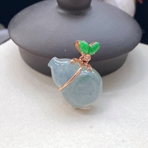 18K冰种飘花翡翠葫芦吊坠