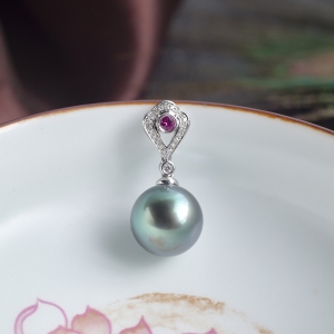 18K海水黑色珍珠吊坠