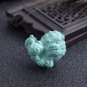 中瓷蓝绿绿松石唐狮吊坠