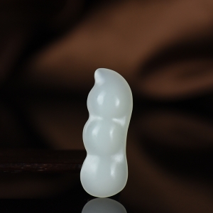 籽料和田白玉福豆吊坠