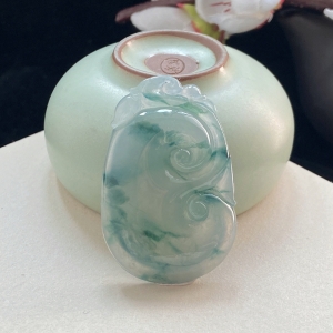 冰种飘花翡翠如意吊坠