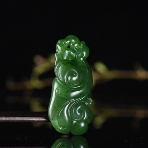 籽料和田碧玉如意吊坠