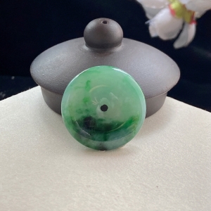 糯种带色翡翠平安扣吊坠