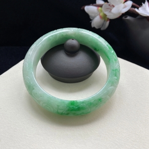 56.6mm糯种翠绿雕花翡翠平安镯