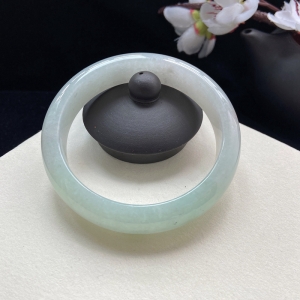 58mm糯冰种浅绿翡翠平安镯