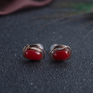 18K阿卡牛血红珊瑚耳钉