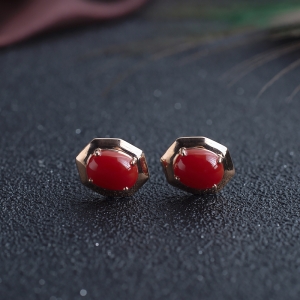 18K阿卡牛血红珊瑚耳钉