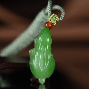 山料和田碧玉卯兔吊坠