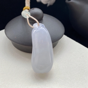 糯冰种翡翠福瓜吊坠