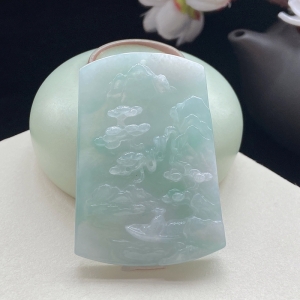 糯冰种带色翡翠山水吊坠