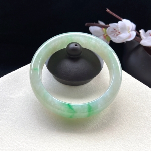 55mm糯冰种带色翡翠平安镯