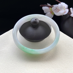 55mm糯种带色翡翠贵妃镯