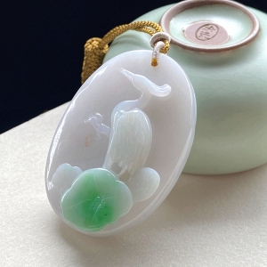糯种带色翡翠一鹭莲升吊坠