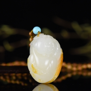 籽料和田白玉童子献福吊坠