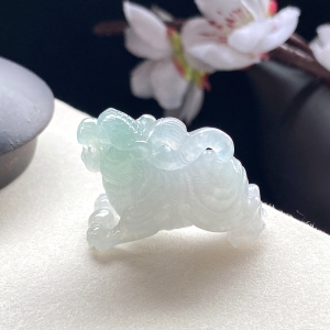 糯冰种翡翠立体旺财吊坠