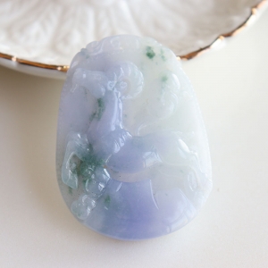 糯冰种紫罗兰飘花翡翠洋洋得意吊坠