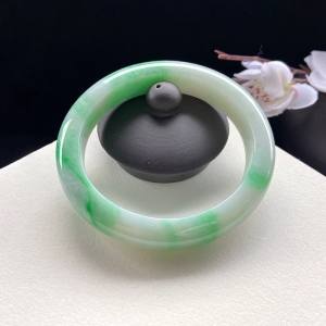 58mm糯种翠绿翡翠贵妃镯