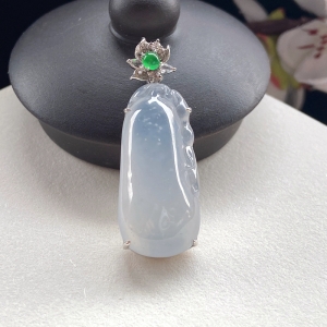 18K冰种翡翠福瓜吊坠
