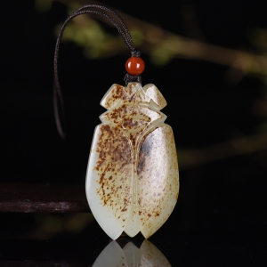 籽料和田玉一鸣惊人吊坠