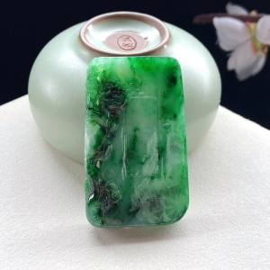 糯种带色翡翠傲骨长存吊坠