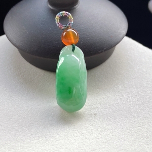 糯种带色翡翠福瓜吊坠