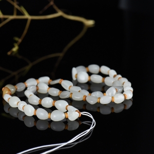 山料和田白玉随形多圈手串